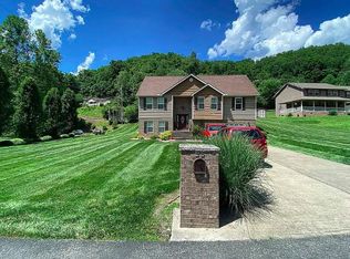 25 Estates Dr, Chapmanville, WV 25508