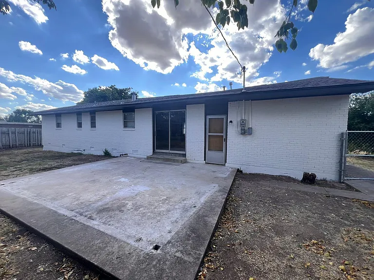 3828 NW Ferris Ave — Photo 11