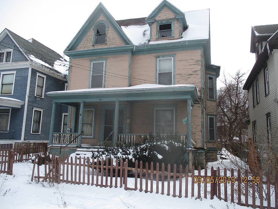 1st image of 204 Elk St