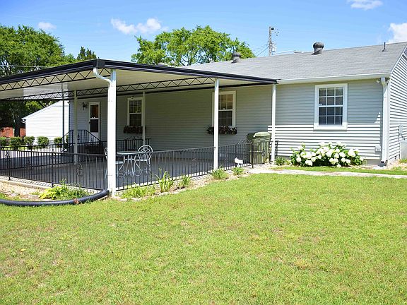 4th image of 270 Thorne Ct
