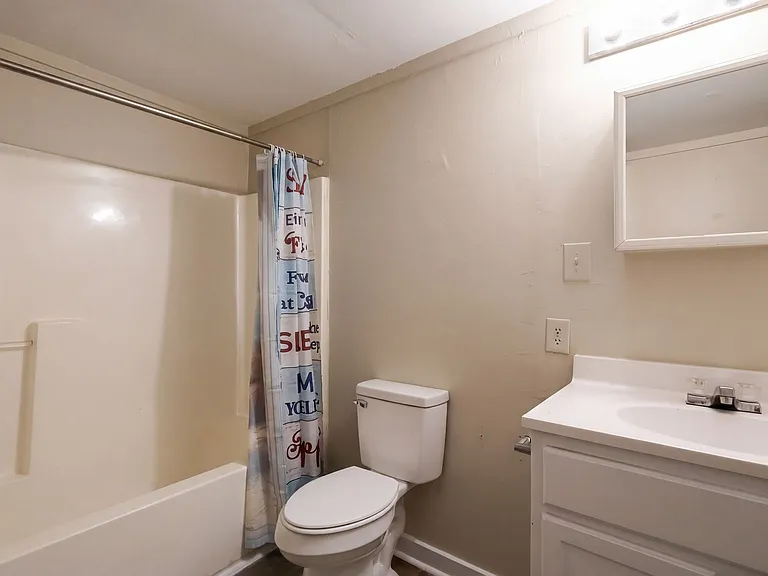 1544 Gilbert Dr — Photo 11