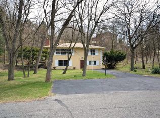 77 Ogden Rd, Ogden Dunes, IN 46368