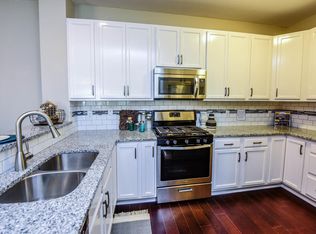 1240 County Road D E UNIT 6, Maplewood, MN 55109