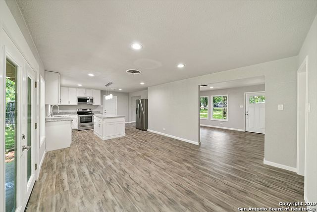 1st image of 122 Honeysuckle Ln