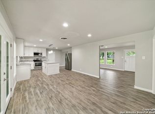 122 Honeysuckle Ln, Castle Hills, TX 78213