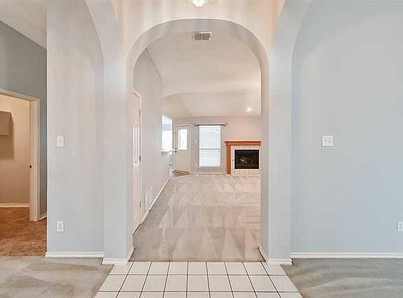 3rd image of 901 Leadville Dr