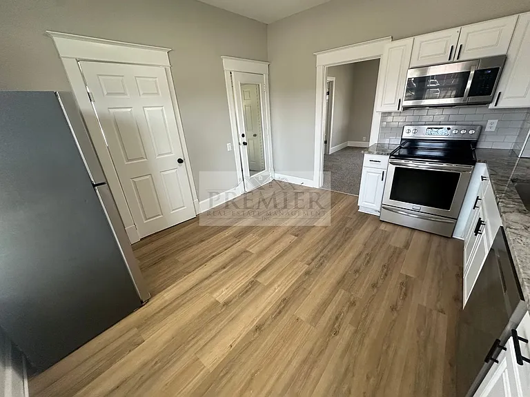 184 W North St — Photo 11