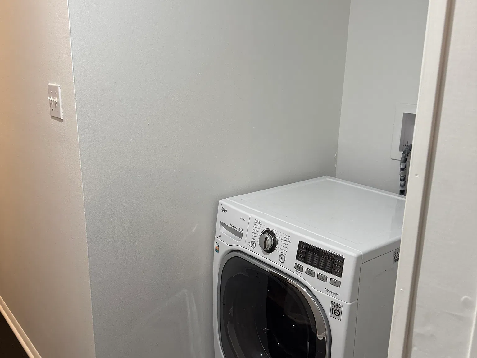 3 bed, 1200 sqft, $2,995 — Photo 3
