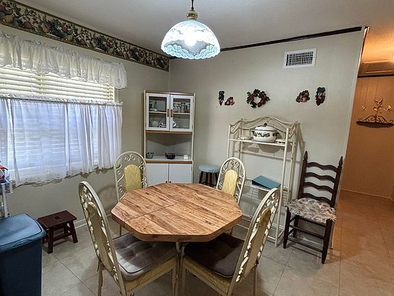 4th image of 1088 Western Park Dr