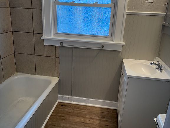 4th image of 6032 Forest Ave