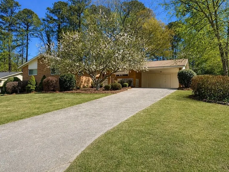 667 Brookline Dr SE — Photo 37