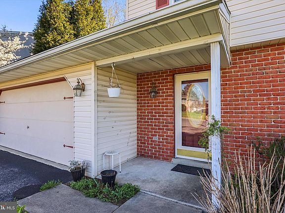 4th image of 3051 Todd Ln