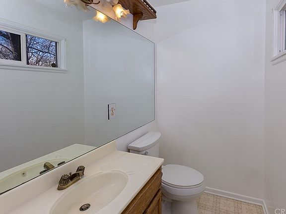 4th image of 24330 Victory Blvd
