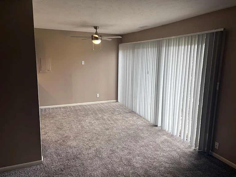 Bristol Square Apartments — Photo 28