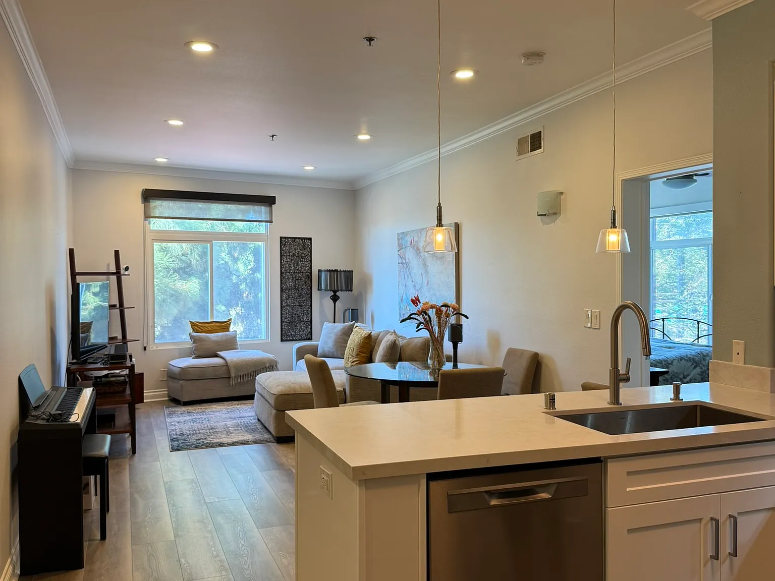 1 bed, 888 sqft, $2,950 — Photo 4