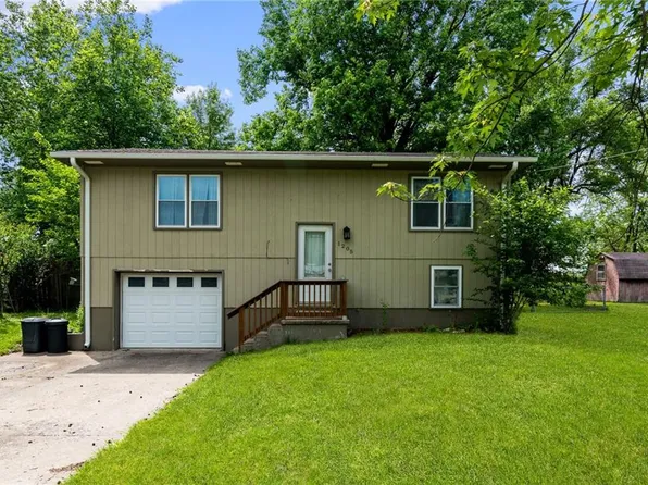 1205 Ruby St, Carrollton, MO 64633