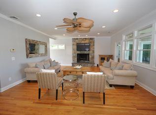 263 Old Dam Rd, Fairfield, CT 06824