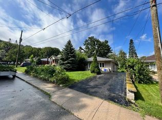 196 Rifle Range Rd, Hamilton, ON L8S3B9