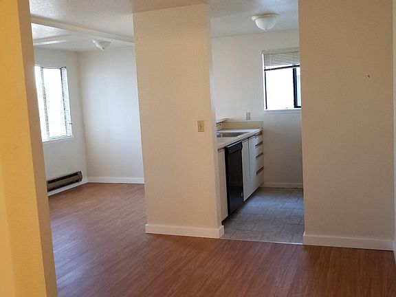 3rd image of 10544 Whitman Ave N APT 204