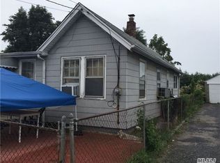 18 Banbury Ct, Amityville, NY 11701