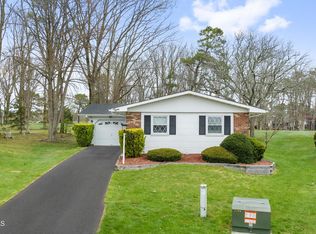 8 Burns Ct, Brick, NJ 08724