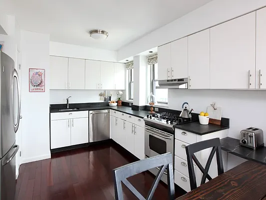 Sold by Sotheby's International Realty | media 6