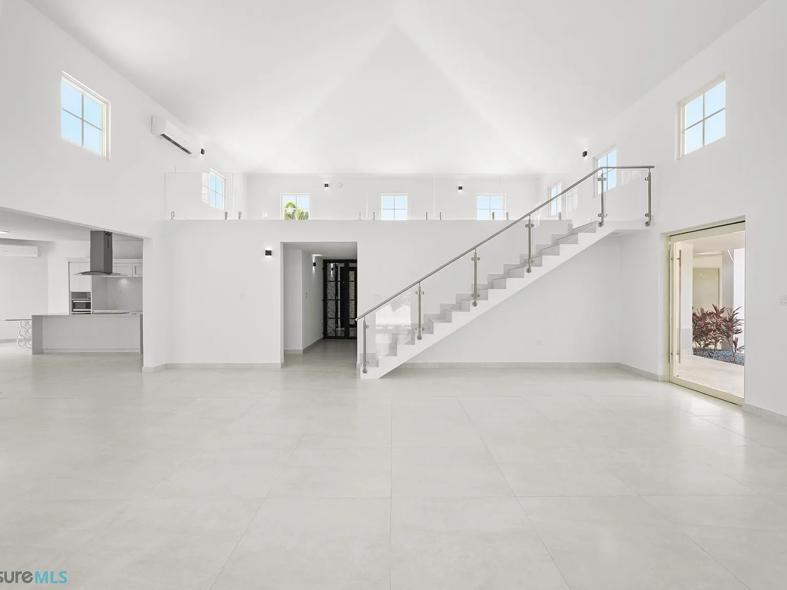 4 bed, 3.5 bath, 5500 sqft, $9,445 — Photo 4