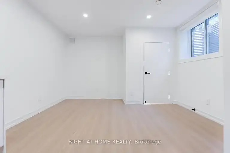 11 Condor Ave #1A — Photo 1