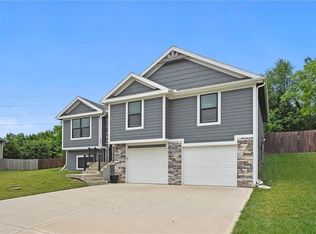 1800 NW Mya Ct, Grain Valley, MO 64029