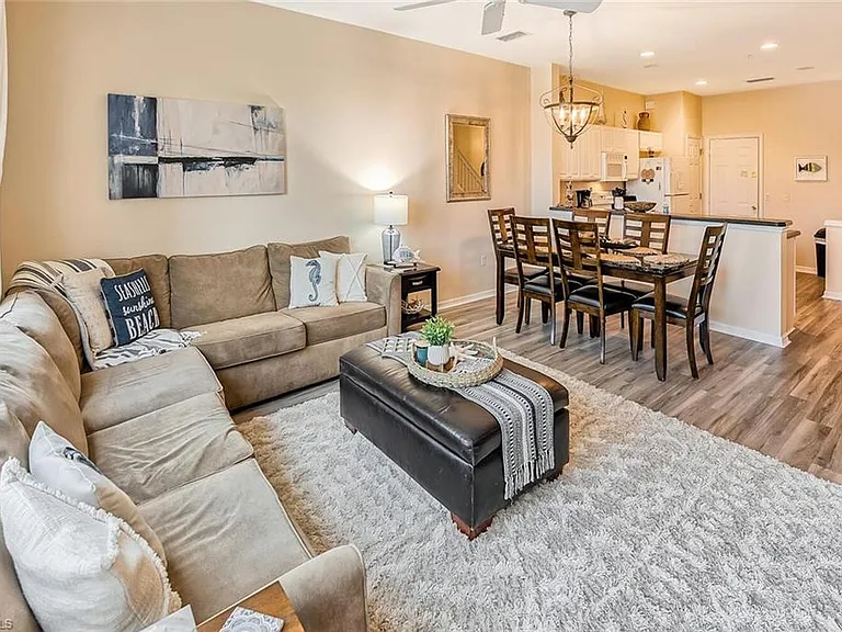 1080 Hampton Cir — Photo 1