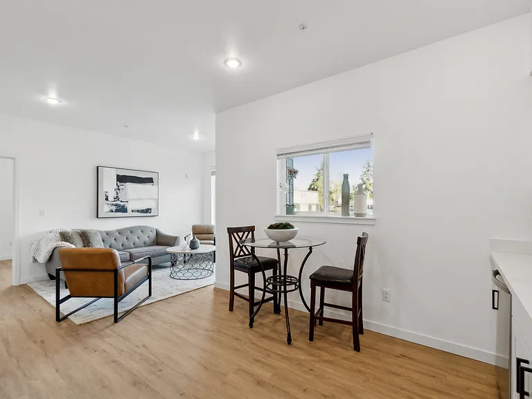 Copperstone Luxury Apartments and Townhomes — Photo 5