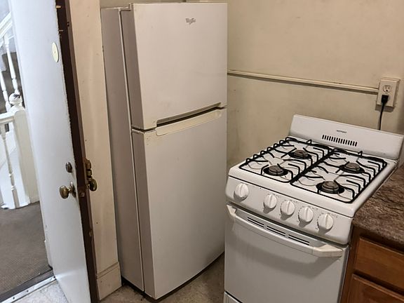 2nd image of 9 Myrtle St APT 3