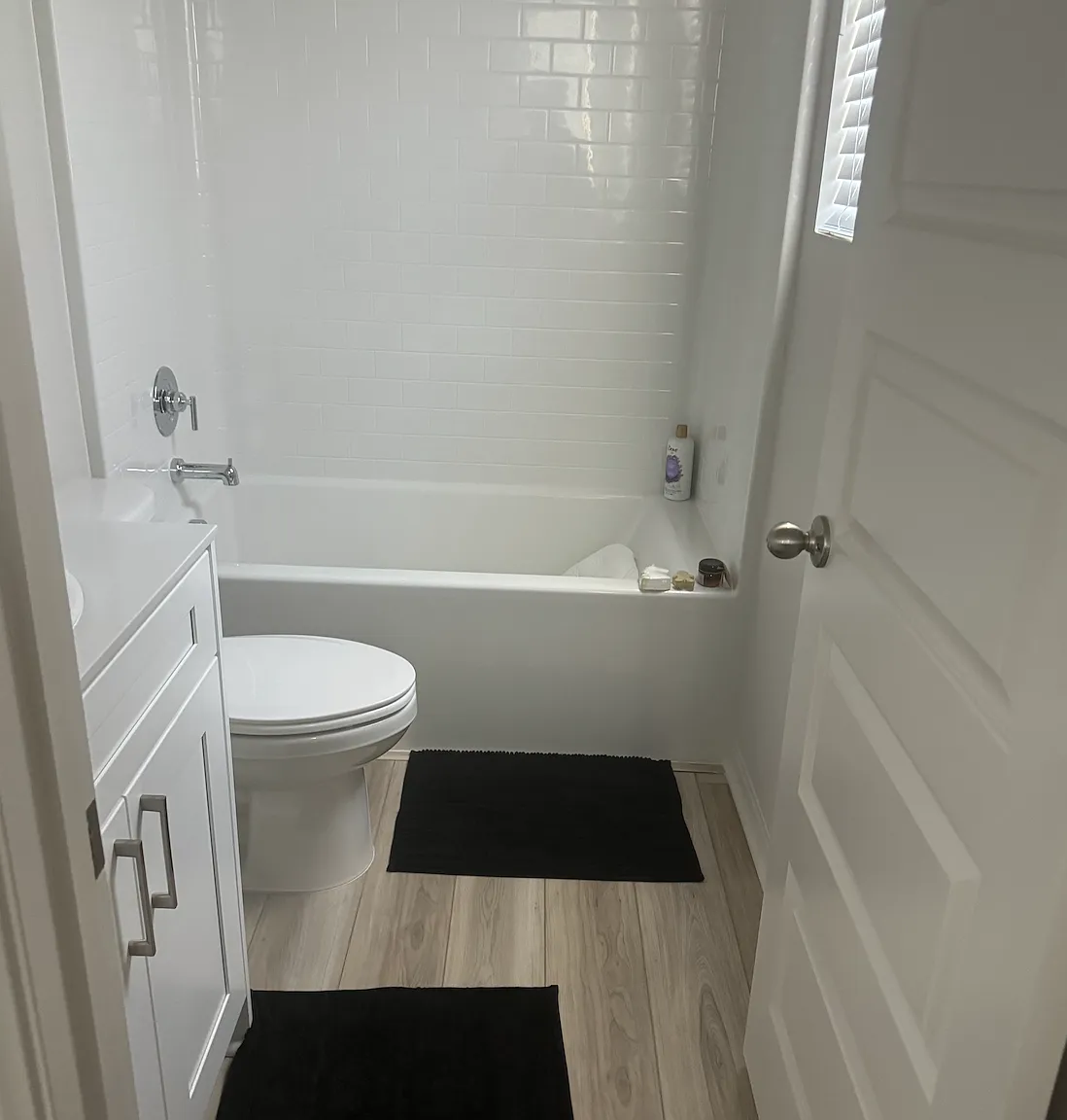 211 N Vincent Ave — Photo 4