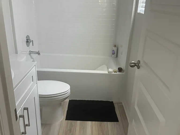 211 N Vincent Ave — Photo 4