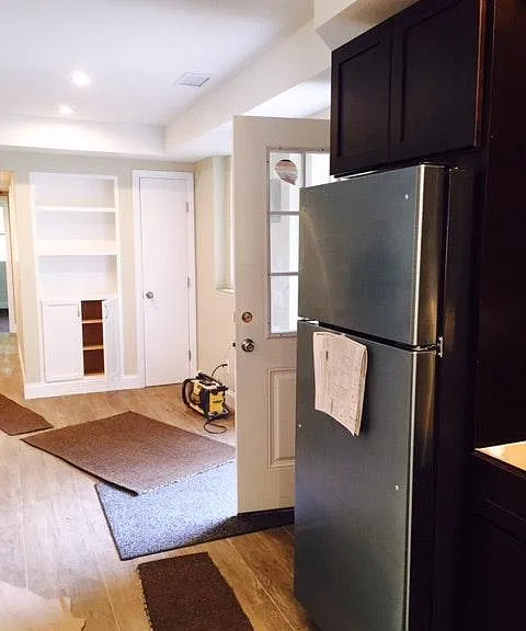 328 E Broadway — Photo 10