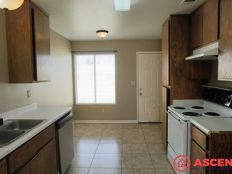 9521 Thistlewood Ct (W & A) — Photo 5
