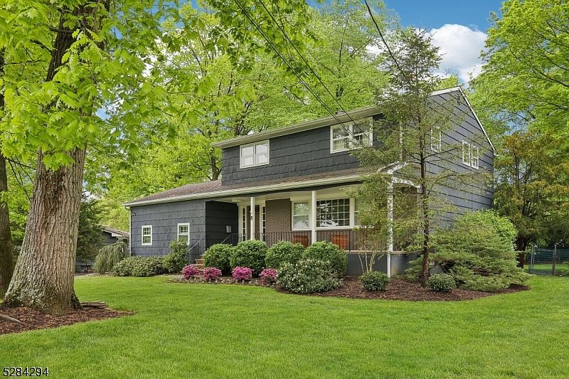 1st image of 8 Howland Cir