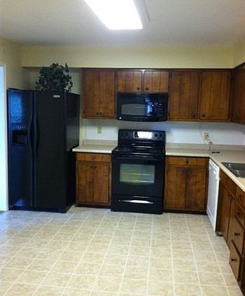 4th image of 2296 Lexington Dr