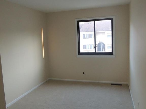 5th image of 1304 Chelmsford Cir