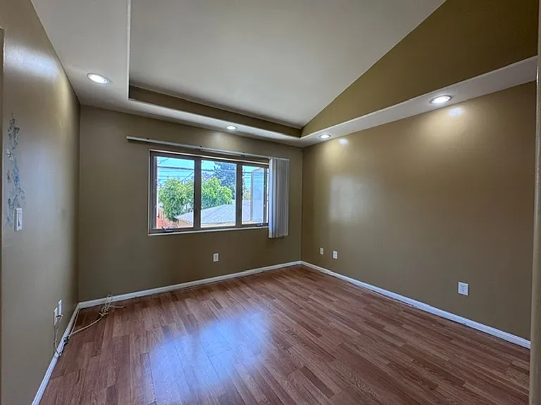 1120 Stanley Ave — Photo 8