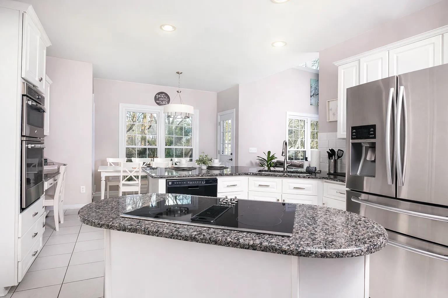 5 bed, 2.5 bath, 2815 sqft, $9,500 — Photo 4
