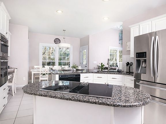 4th image of 10315 Rougemont Ln