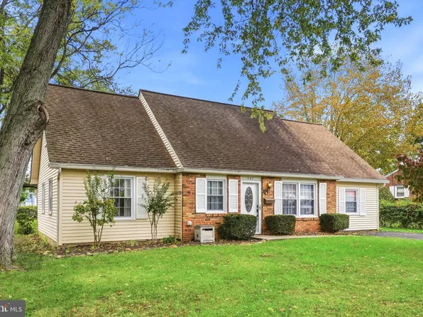 921 Harrison St, Bristol, PA 19007