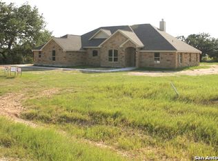 120 Westfield Xing, La Vernia, TX 78121