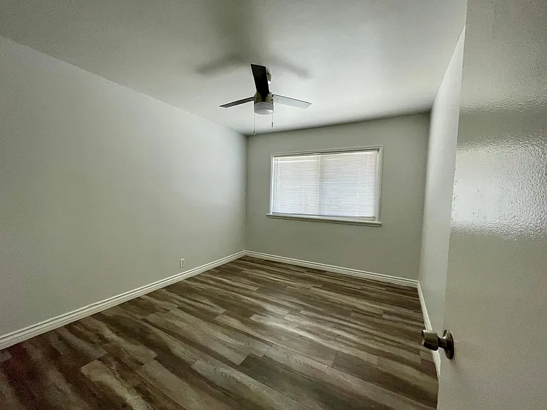 1142 N Madison Ave #2 — Photo 17
