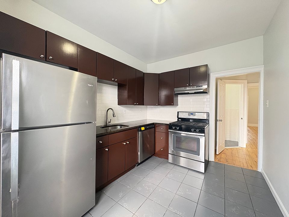 1st image of 363 Woodlawn Ave #2