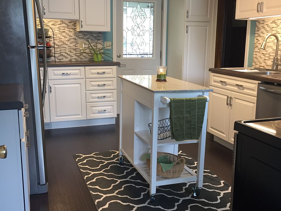 Year old kitchen/appliances
