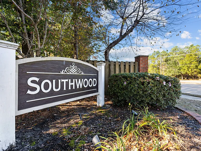 1160 Shipyard Blvd — Photo 2
