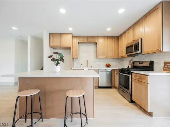 308 Duke Cir, Las Vegas, NV 89107