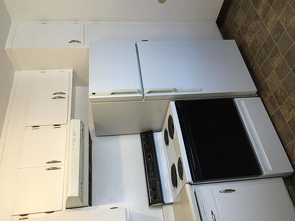 4th image of 801 Stannage Ave APT 06